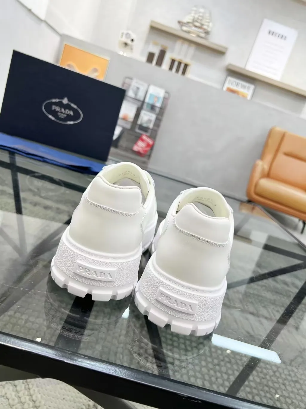 Men's Men's Shoes 💰440 [New Style] 🎍🎍Prada Prada's new men's leather sneakers, the highest version on the market, any comparison is welcome🆚! The original leather has excellent texture and is super high-end! Fetal sheep net lining imported from Italy, removable pad! Luxurious materials and fine workmanship, highly recommended! Code: 38-44 (45 can be customized